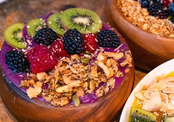 healthy tropical smoothie bowls